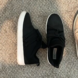 Steve Madden black sneakers black and white with laces